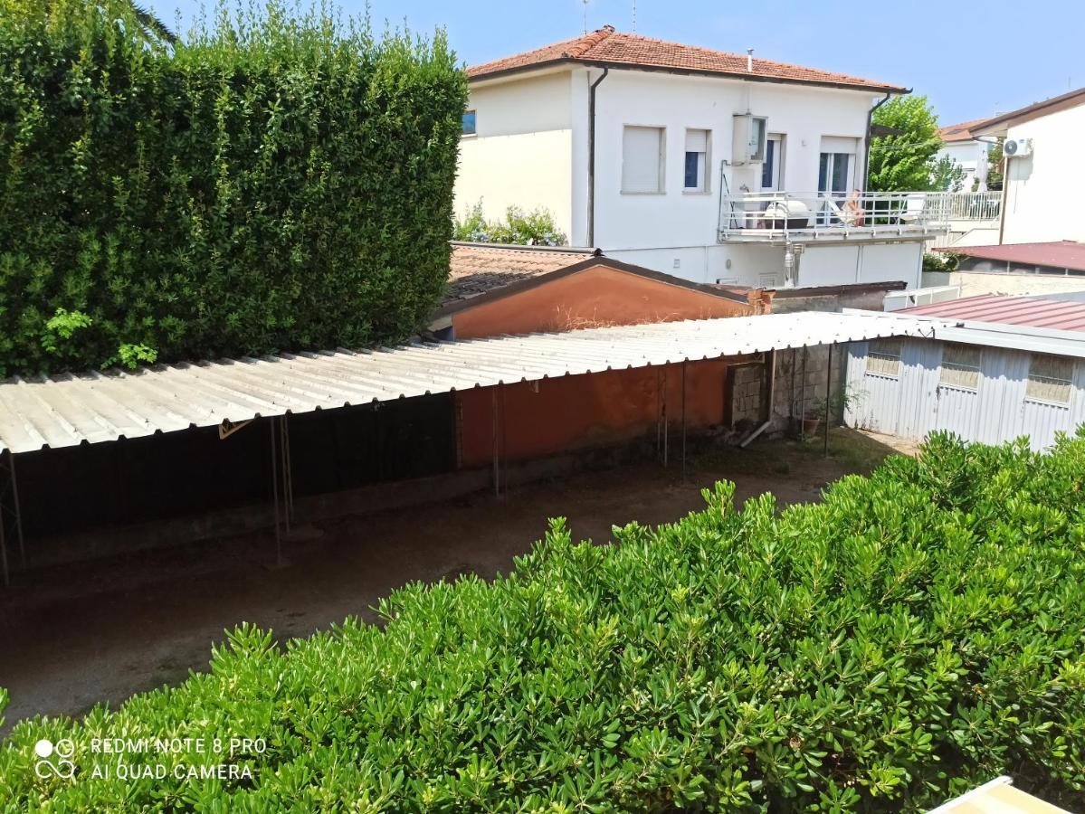 Le Palme 98 "Casa Vacanze" Lido di Camaiore Luaran gambar